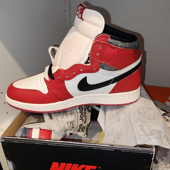 AIR JORDAN  1 RETRO HIGH OG " CHICAGO LOST&FOUND - Picture 5 of 6